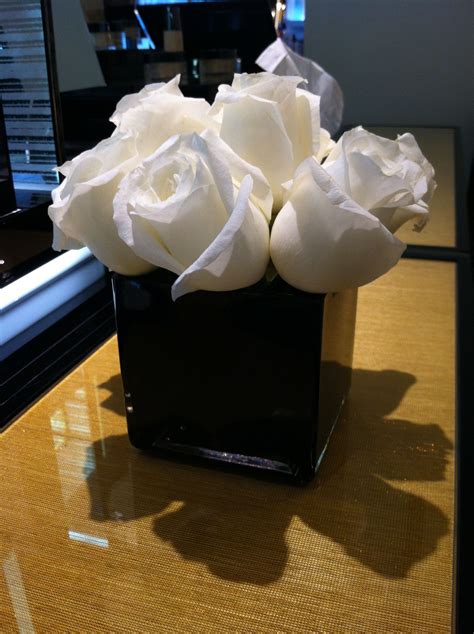 Small Black Vase With White Roses Black Vase White Roses Glass Vase