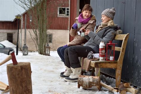 Tv Ensi Ilta Joulumaa Tommi Korpela Milka Ahlroth Ja Martti Suosalo