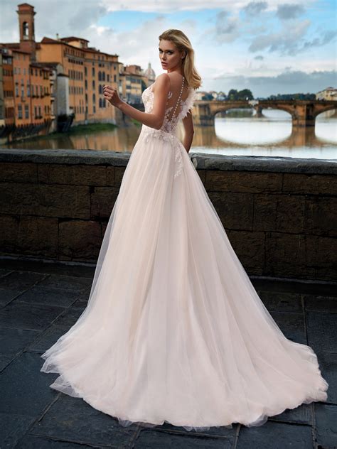 Guarda tutta la collezione nicole couture pronovias 2021 ha presentato una grande varietà di abiti da sposa: Abito da Sposa Nicole 2021 - NI12144 | Mariages.it | Abiti ...