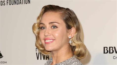 Miley Cyrus Retracts Her Risqué Magazine Cover Apology