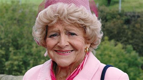 dora bryan summer wine and ab fab actress dies aged 91 bbc news
