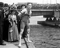 20 Amazing Photographs of Harry Houdini, a Famous Magician and Escape ...