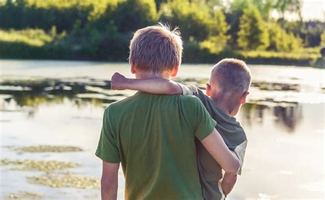 Cómo Fomentar La Unión Entre Hermanos Con Diferencia De Edad