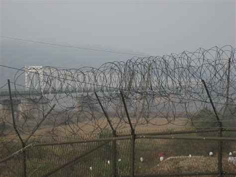 Barbed Wire Along Dmz Demilitarized Zone Dmz Korea 韓國 非 Flickr