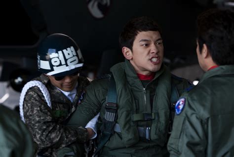 Return to base aka title.: R2B: Return to Base (알투비:리턴투베이스) Korean - Movie - Picture ...