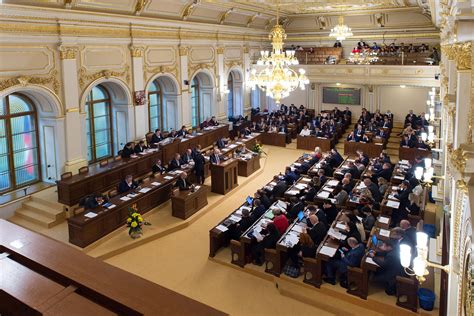 Lawmakers Refusing To Wear Masks Cause Uproar In Czech Parliament Daily Sabah