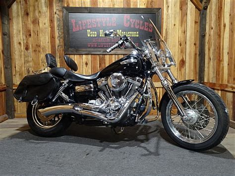 Using nonapproved tires can adversely affect stability, which could result in death or serious injury. 2008 Harley-Davidson® FXDC Dyna® Super Glide® Custom ...