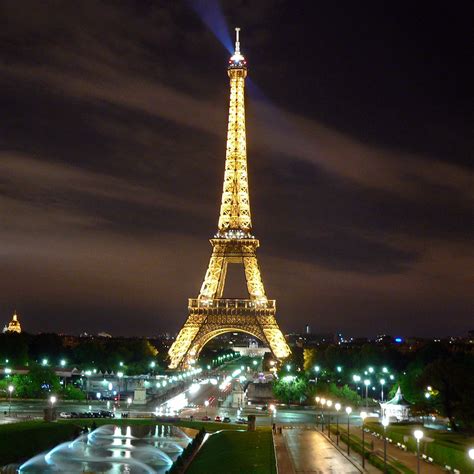 Tour Eiffel At Night Eiffel Tower Paris Simon And Vicki Flickr