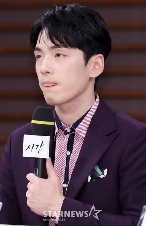 Sooho (kim jung hyun's character) claimed he wanted to die, and jihyun (seohyun's character) runs towards him, trying to. Kim Jung Hyun criticized for his attitude at his drama conference with Seohyun ~ Netizen Buzz