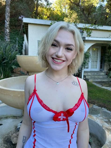 TW Pornstars 2 Pic ATKGirlfriends Twitter Such A Sweet Smile On
