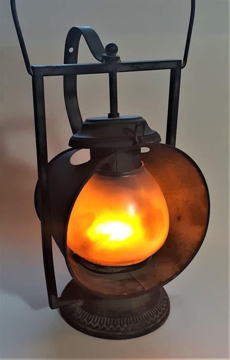 Convincing Prop Special Effect Flickering Flame Lantern Lrg Rustic