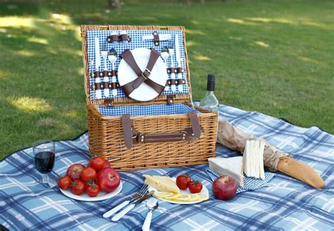 10 Romantic Picnic Baskets That You Can Buy Right Now