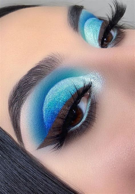Gorgeous Makeup Trends To Be Wearing In 2021 Blue And Brown Makeup Look