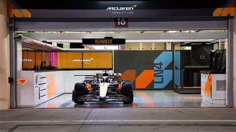 Behind The Scenes With Mclarens F1 Team Popular Science