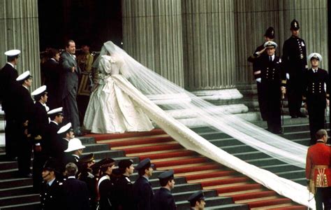 Photos La Robe De Mariée De Lady Diana Exposée à Kensignton 40 Après