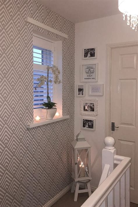 Henderson Interiors Shard Glitter Wallpaper In Silver White Narrow