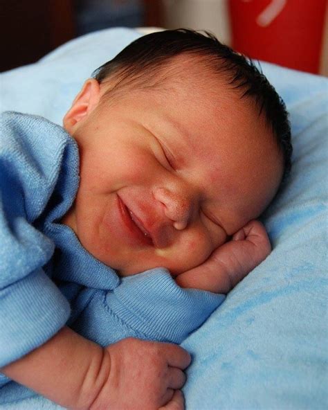 Pin De Kinza En Peace Bebés Bonitos Sonrisas De Bebé Niños Riendo