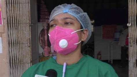 بھارت روزہ رکھ کر 4 ماہ کی حاملہ نرس کرونا مریضوں کی خدمت میں مصروف