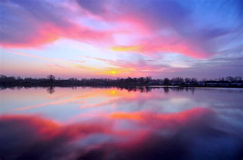 4k Free Download Beautiful Purple And Pink Horizon Sunrise In The Sky