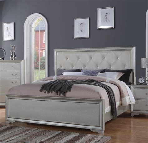 Mcferran B508 Contemporary White Tufted King Size Bedroom
