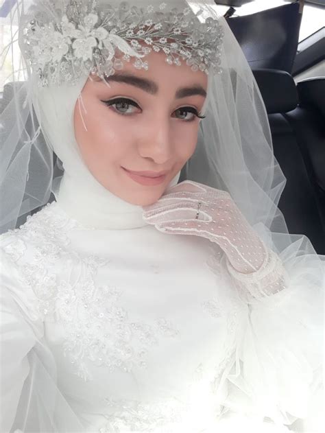 Pin By Sha On Hijab Brides Hijab Wedding Dresses Wedding Dress Outfit Champagne Evening Dress
