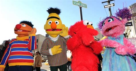 Former Sesame Street Writer Reveals Bert And Ernie Are Gay Couple Cbs New York