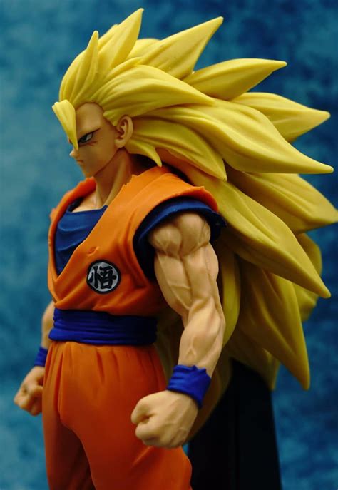 There's a lot to take in. Goku Super Saiyan 3 Figure 18cm - Dragon Ball Z Figures
