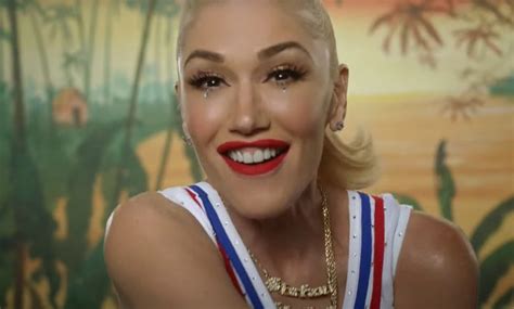 Gwen Stefani Again Watched Some Popular Costumes In The Let Me