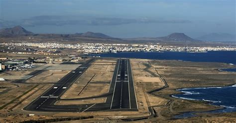 El aeropuerto de lanzarote tiene 2 terminales. 50 años del aeropuerto en El Matorral - Noticias Fuerteventura
