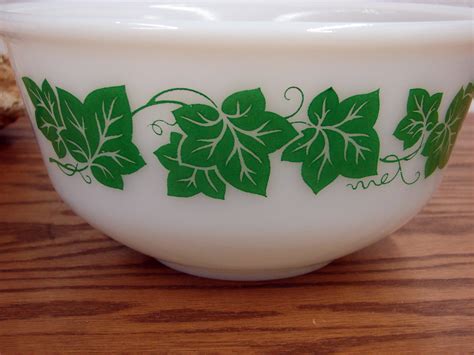 Vintage Hazel Atlas Green Ivy Milk Glass Mixing Nesting Bowl Set