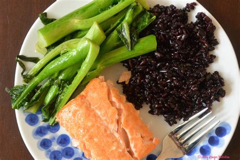 Here are 28 tasty (and most importantly, fast) rice bowl 12. Recipe Redux: Black Rice Breakfast Bowl - Abby Langer