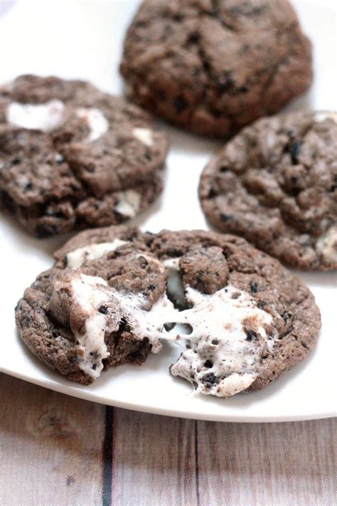 Oreo's marshmallow moon cookies have hit shelves just in time for the apollo 11 lunar landing's 50th anniversary. Marshmallow Oreo Chip Cookies are a sort of everything-but-the-kitchen-sink chocolate cookie ...