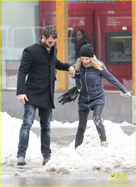 Photo Chris Hemsworth Elsa Pataky Hold Hands Snowy Nyc 02 Photo