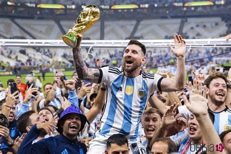Leo Messi Celebrando La Victoria De Argentina En El Mundial De Qatar