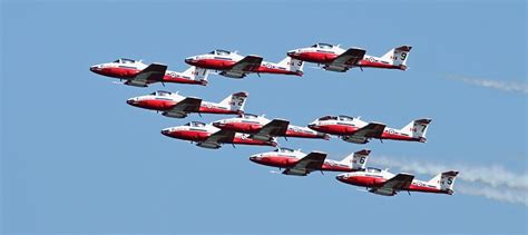 Pilots Post The Canadian Snowbirds Thrilling The Crowds