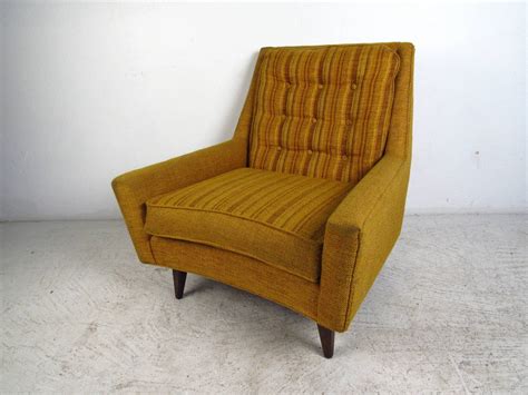 This iconic design can be found in popular films, television shows, businesses, and thousands of residences across the globe. Mid-Century Modern Upholstered Lounge Chair with Tufted ...