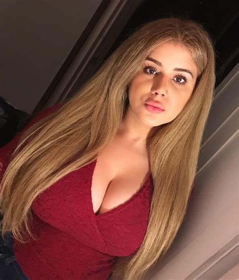 Pin By The Lava Queen On Busty Blondes Real Women Curves Blonde