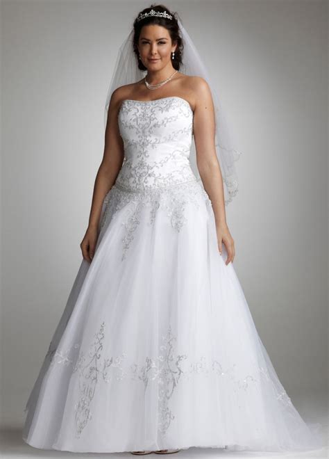 Davids Bridal Sample Strapless Tulle Ball Gown Wedding Dress With