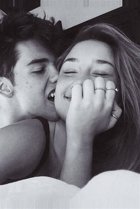 40 Best Selfie Poses For Couples Buzz16 Fotos De Novios Tumblr Fotos Lindas De Parejas