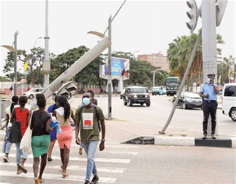 Semáforos Avariados E Esquecidos Embaraçam Trânsito Em Luanda
