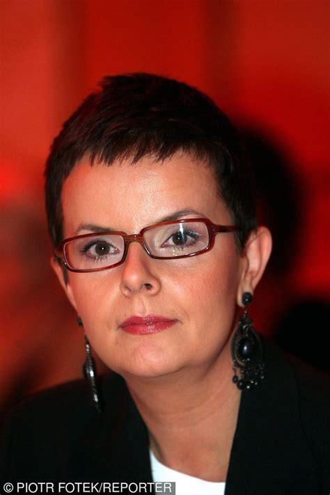 Sprawdź najnowsze plotki i obejrzyj zdjęcia gwiazd. Karolina Korwin Piotrowska metamorfoza. Wszystkie fryzury ...