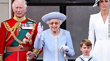 Gemist: A royal wave: Queen Elizabeth II's memorable balcony moments