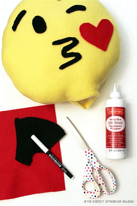 Eye Candy Creative Studio Diy How To Make Emoji Pillows