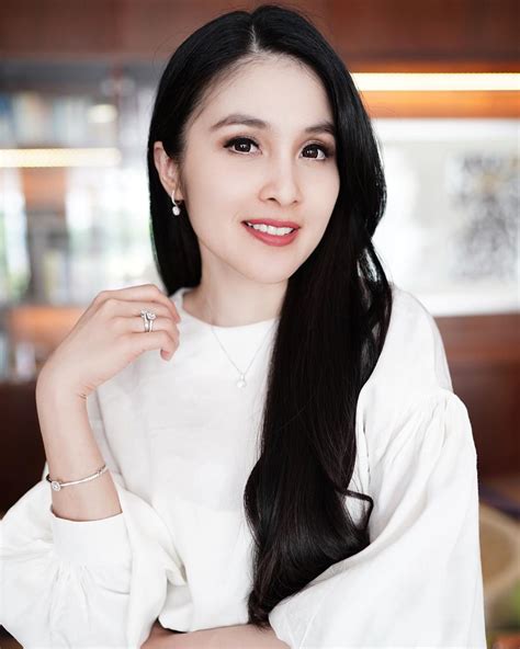 10 Potret Gorgeous Sandra Dewi Definisi Shining Shimering Splendid