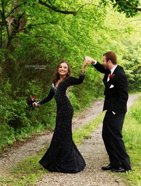 Prom Pictures Ideas For Photographers Prom Poses Prom Hairstyles