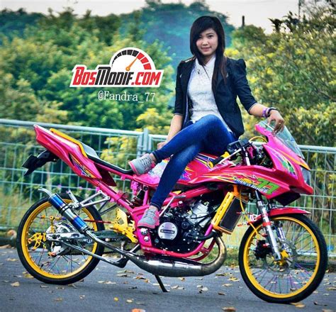 Cewe test ride new ninja 250 fi 2018 terbaru #motovlog4. Cewek Naik Ninja - Cewe Cantik Lagi Belajar Naik Motor ...