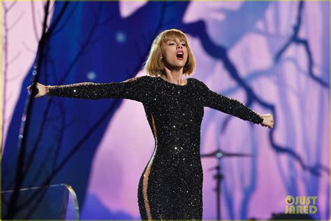 Photo Taylor Swift Out Of Woods Grammys 2016 Performance 08 Photo