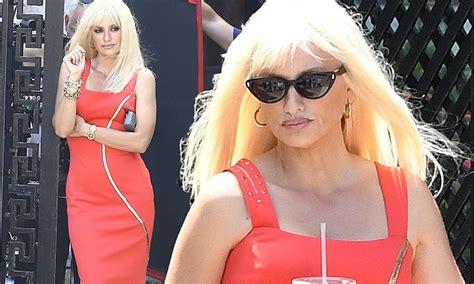 Penelope Cruz Channels Donatella Versace In Red Dress Daily Mail Online