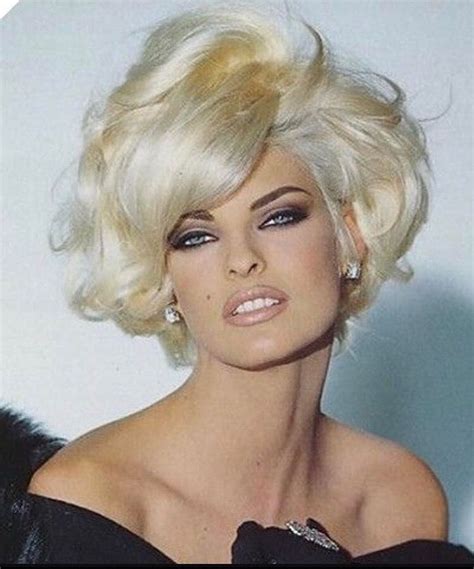 Supermodel Linda Evangelista As A Blonde Marilynesque Hairstyle Beautiful Hair Hair Beauty