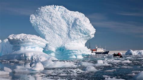Huge Antarctic Icebergs May Slow Global Warming Study Suggests